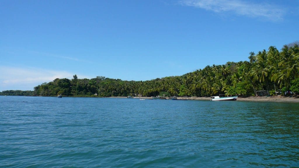 Pueblo de pescadores en Isla Gobernadora, Golfo de Montijo, Panamá