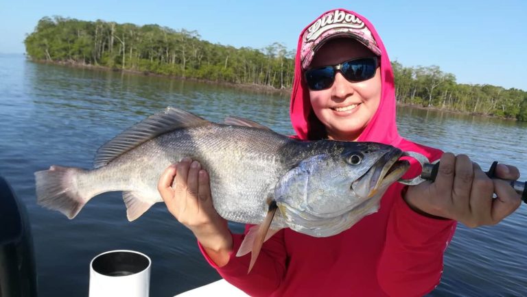 Pesca de corvina en el Golfo de Montijo