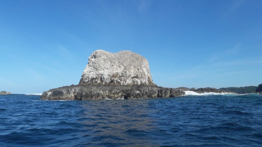 Piedra del Sombrero, montaña submarina en Isla Cébaco
