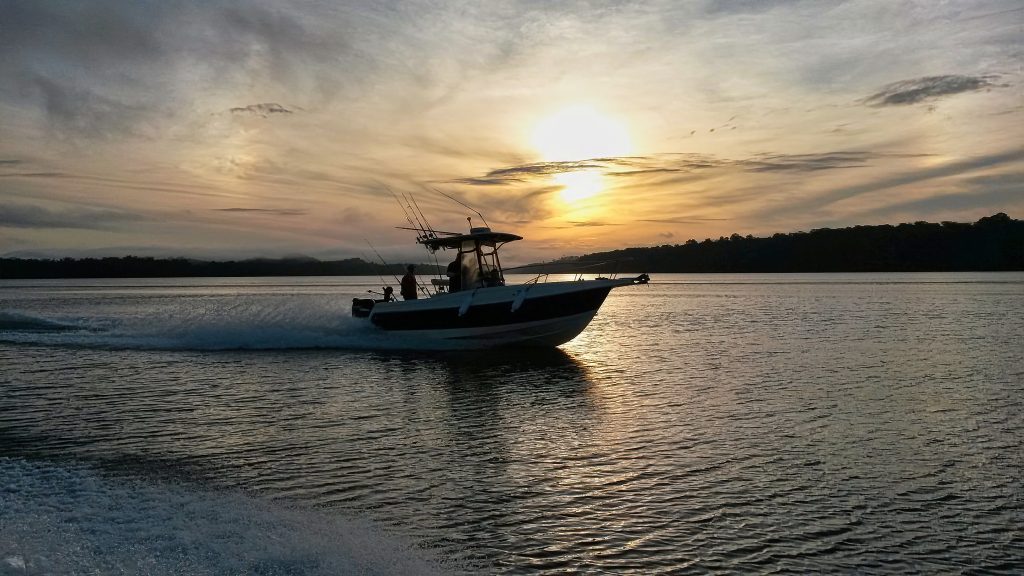 Amanecer pescando en el Pacífico de Panamá